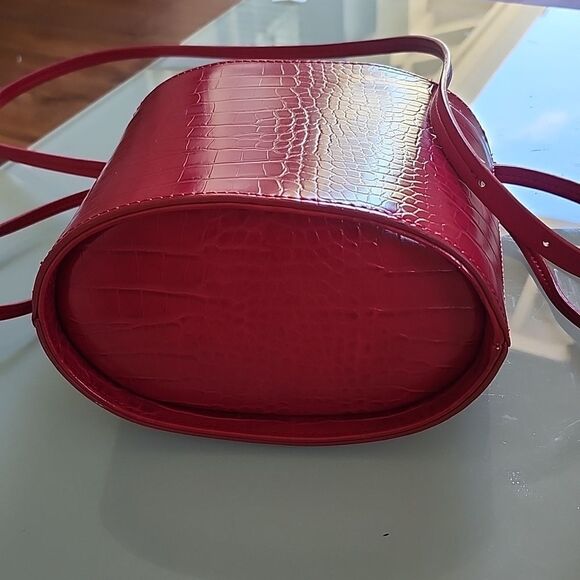 NWOT- Bucket Bag - Picture 7 of 8